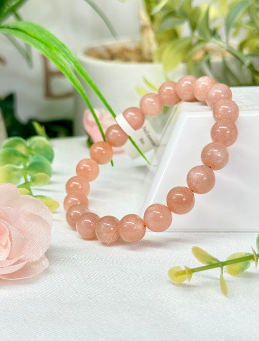 Peach moonstone bracelet. 8mm beads and fits wrist size 7”