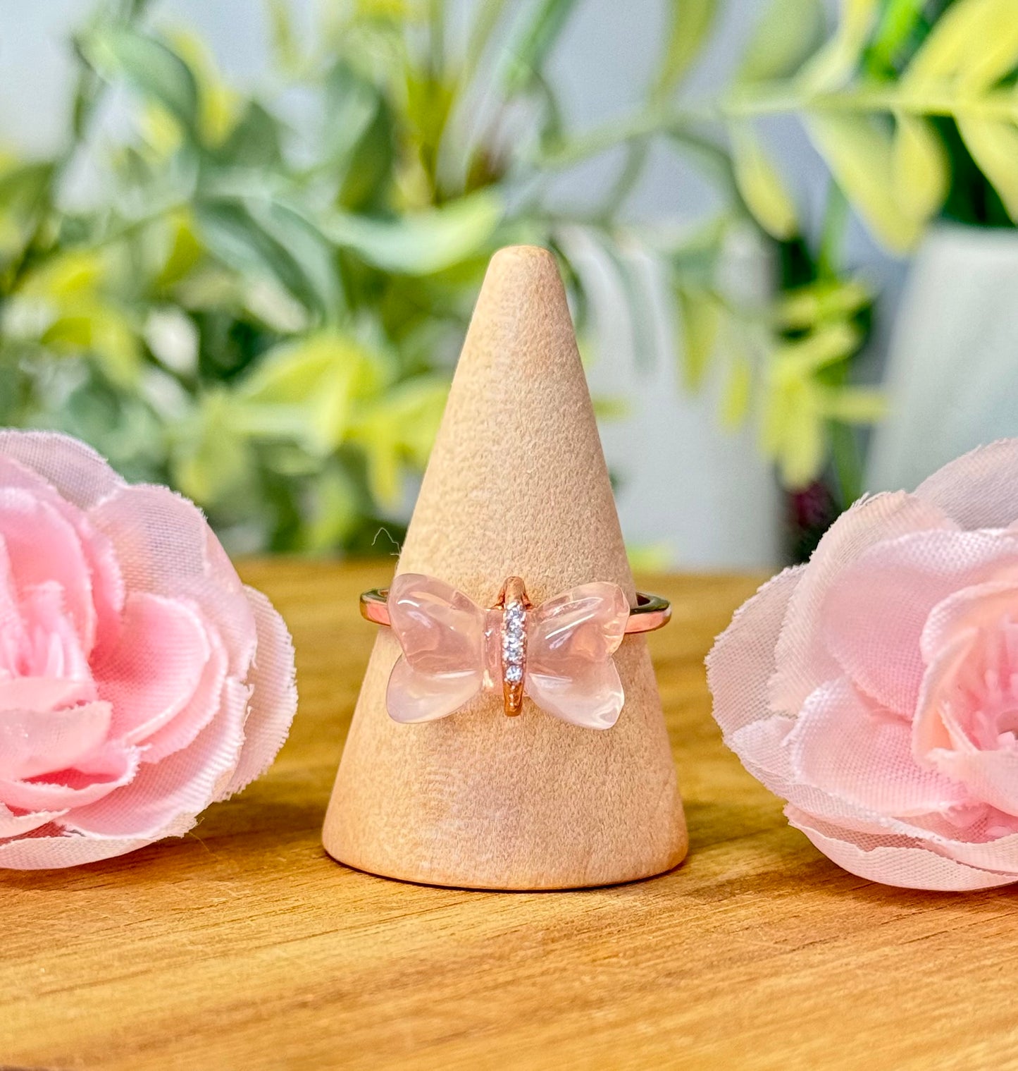 Rose Quartz bow ring. Rose gold plated s925 sterling silver and adjustable