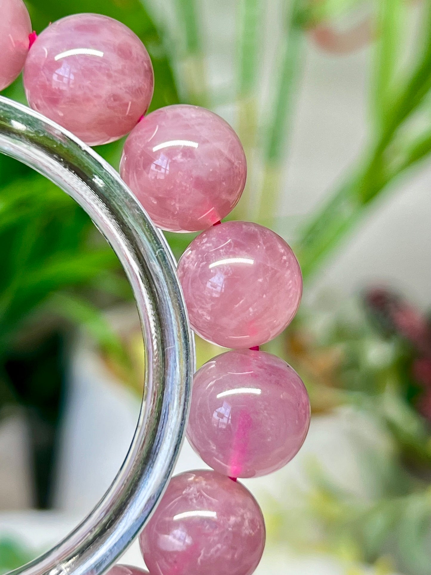 HQ purple rose Quartz with asterisms. 13.1 mm beads and fits wrist size 7”*