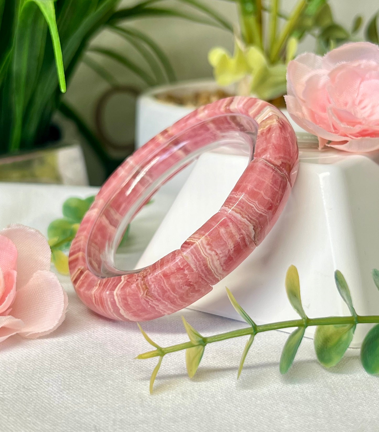 HQ rhodochrosite soft Bengal. See all photos for detailed view of each bead. Beads measure 12.5mm and fits a wrist size 7”*