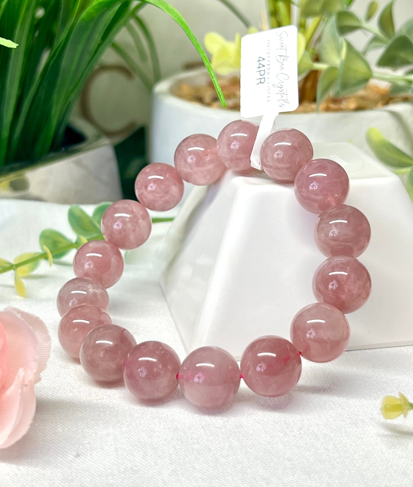 HQ purple rose Quartz with asterisms. 13.1 mm beads and fits wrist size 7”*