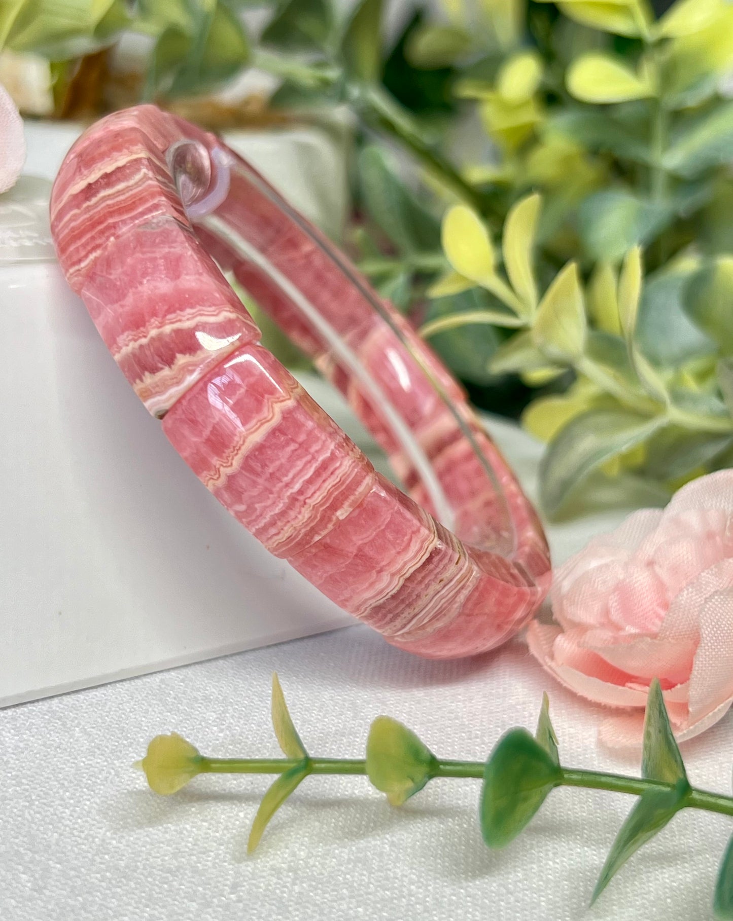 HQ rhodochrosite soft Bengal. See all photos for detailed view of each bead. Beads measure 12.5mm and fits a wrist size 7”*