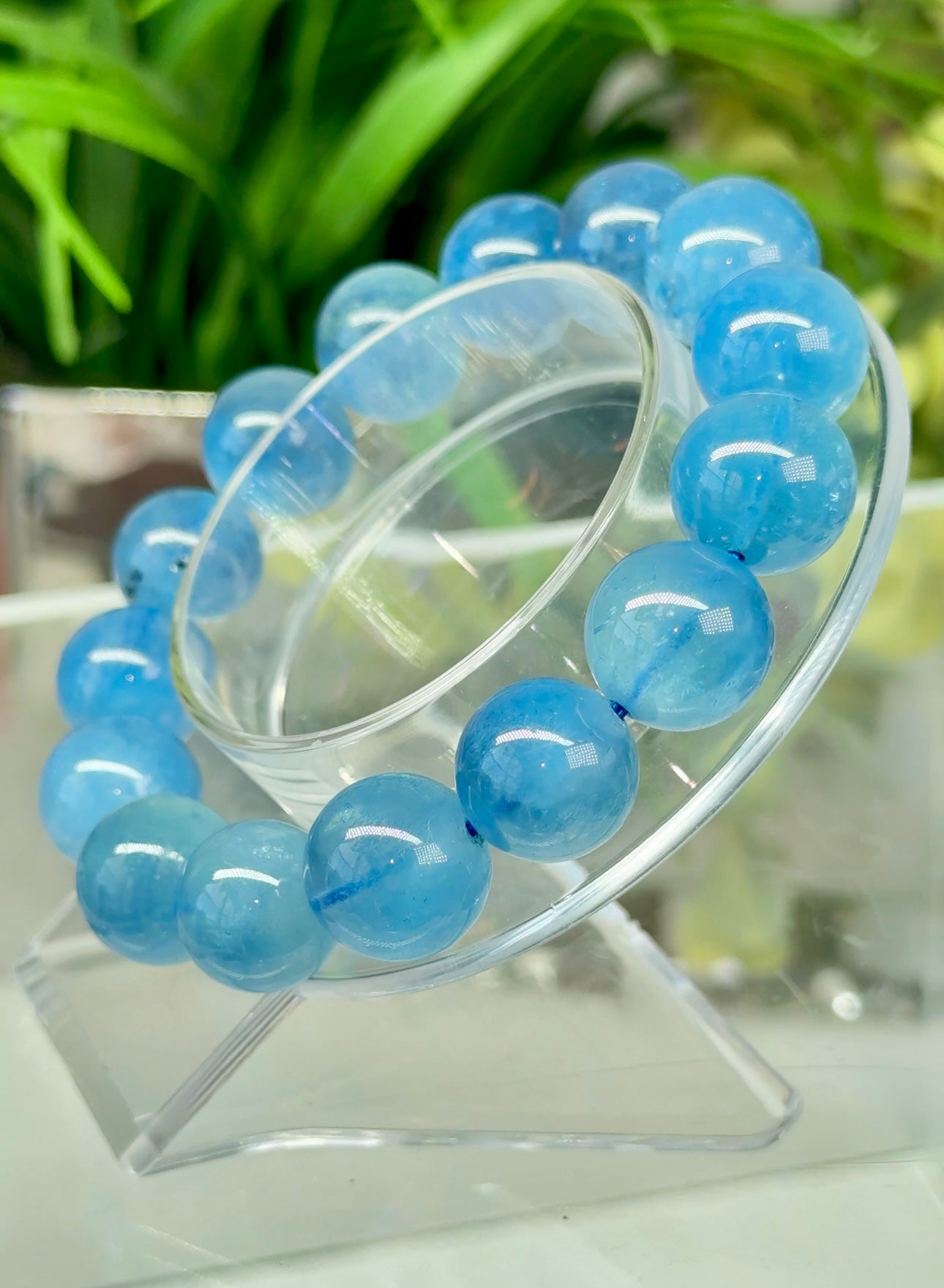 HQ aquamarine bracelet. With asterisms and chatoyancy. Deep blue color and fabulous! Please see all pics for details. 13.6mm beads and fits wrist size 7” can be downsized