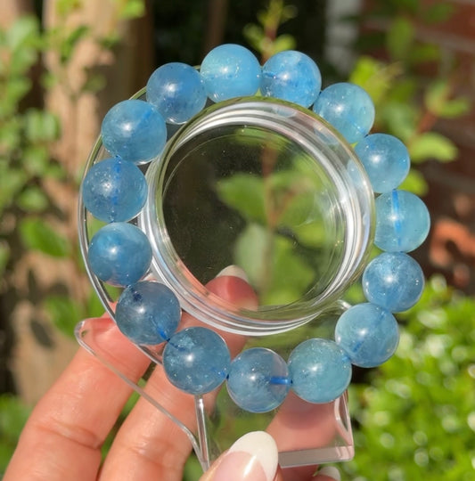 HQ aquamarine bracelet. With asterisms and chatoyancy. Deep blue color and fabulous! Please see all pics for details. 13.6mm beads and fits wrist size 7” can be downsized