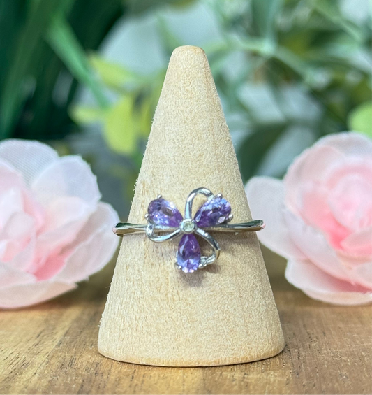 Alexandrite flower ring. S925 silver plated and adjustable(UV reactive)