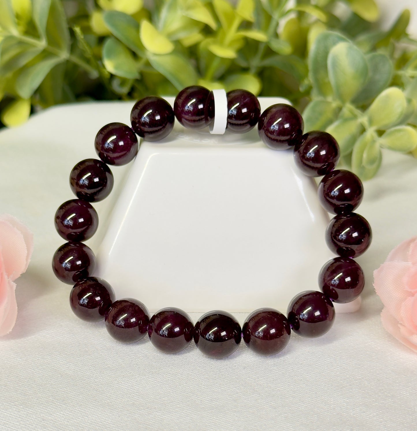 High quality star garnet. See attached video for view of star flash. 11mm and fits a size 7” wrist, can be resized.