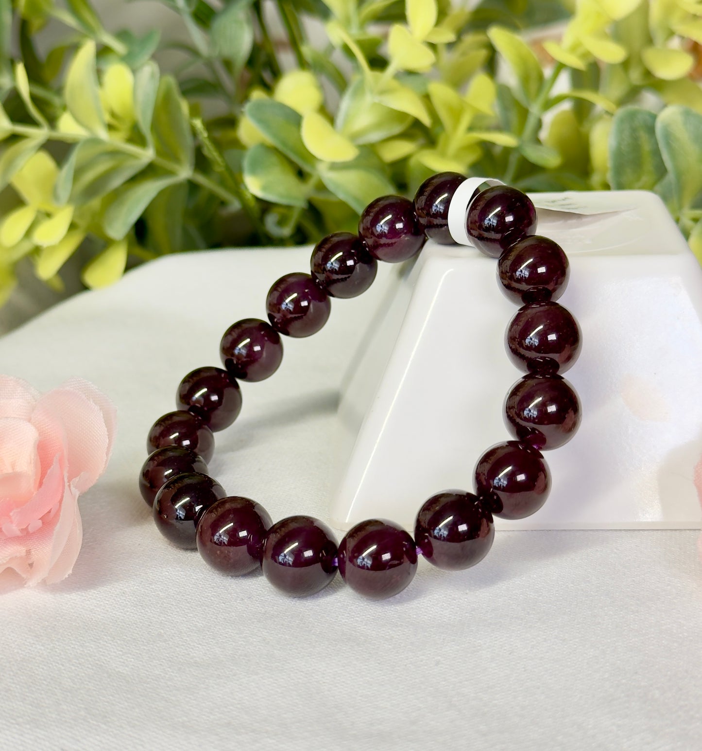 High quality star garnet. See attached video for view of star flash. 11mm and fits a size 7” wrist, can be resized.