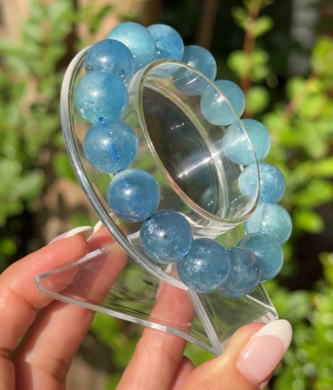 HQ aquamarine bracelet. With asterisms and chatoyancy. Deep blue color and fabulous! Please see all pics for details. 13.6mm beads and fits wrist size 7” can be downsized