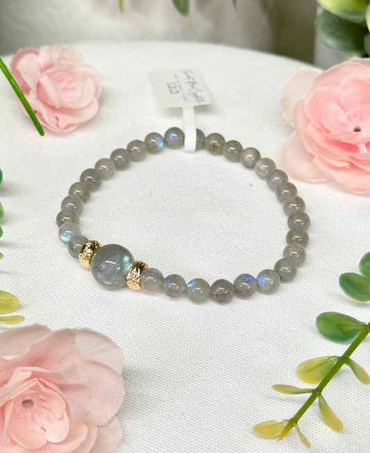 Labradorite design bracelet. 6mm/11mm beads. Fits wrist size 7”