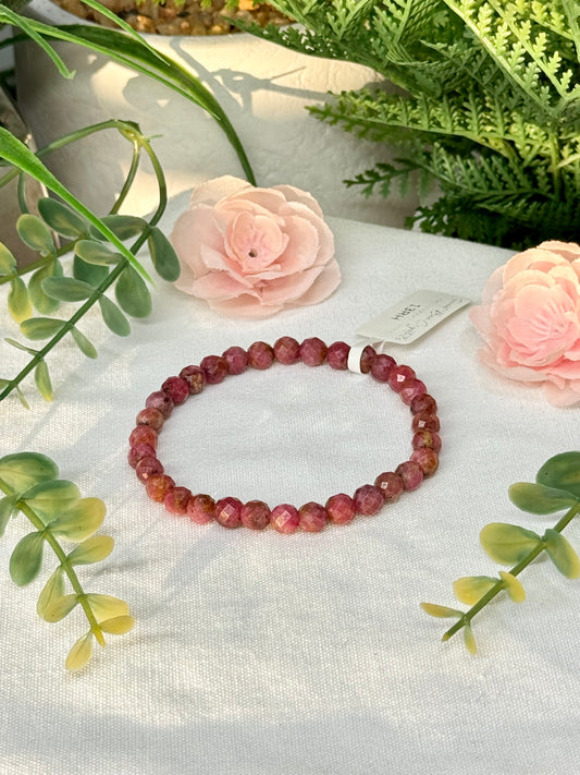 Faceted rhodonite bracelet 4mm beads. Fits size 7”. Can be downsized