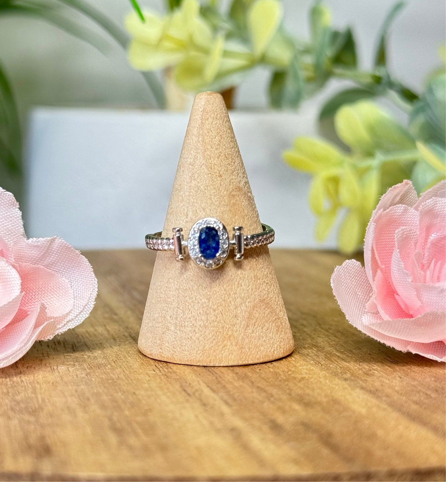 Sapphire ring. S925 plated copper and adjustable