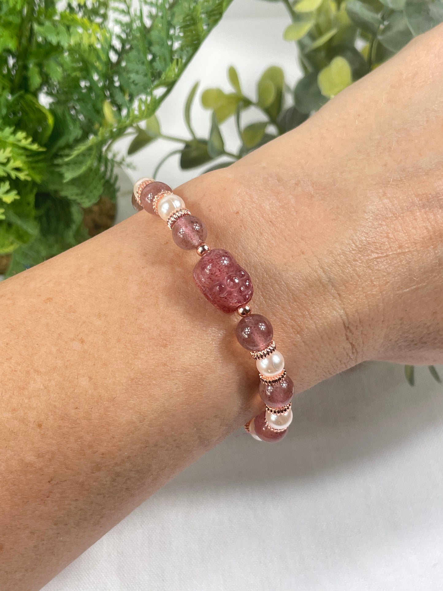 Strawberry quartz design bracelet with Pearl accents and pixui charm detail (elastic)