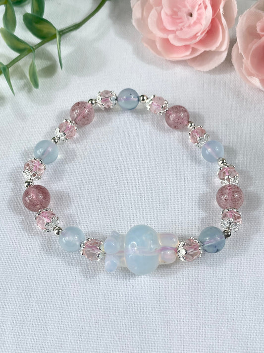 Strawberry quartz and aquamarine design bracelet with character charm (elastic)