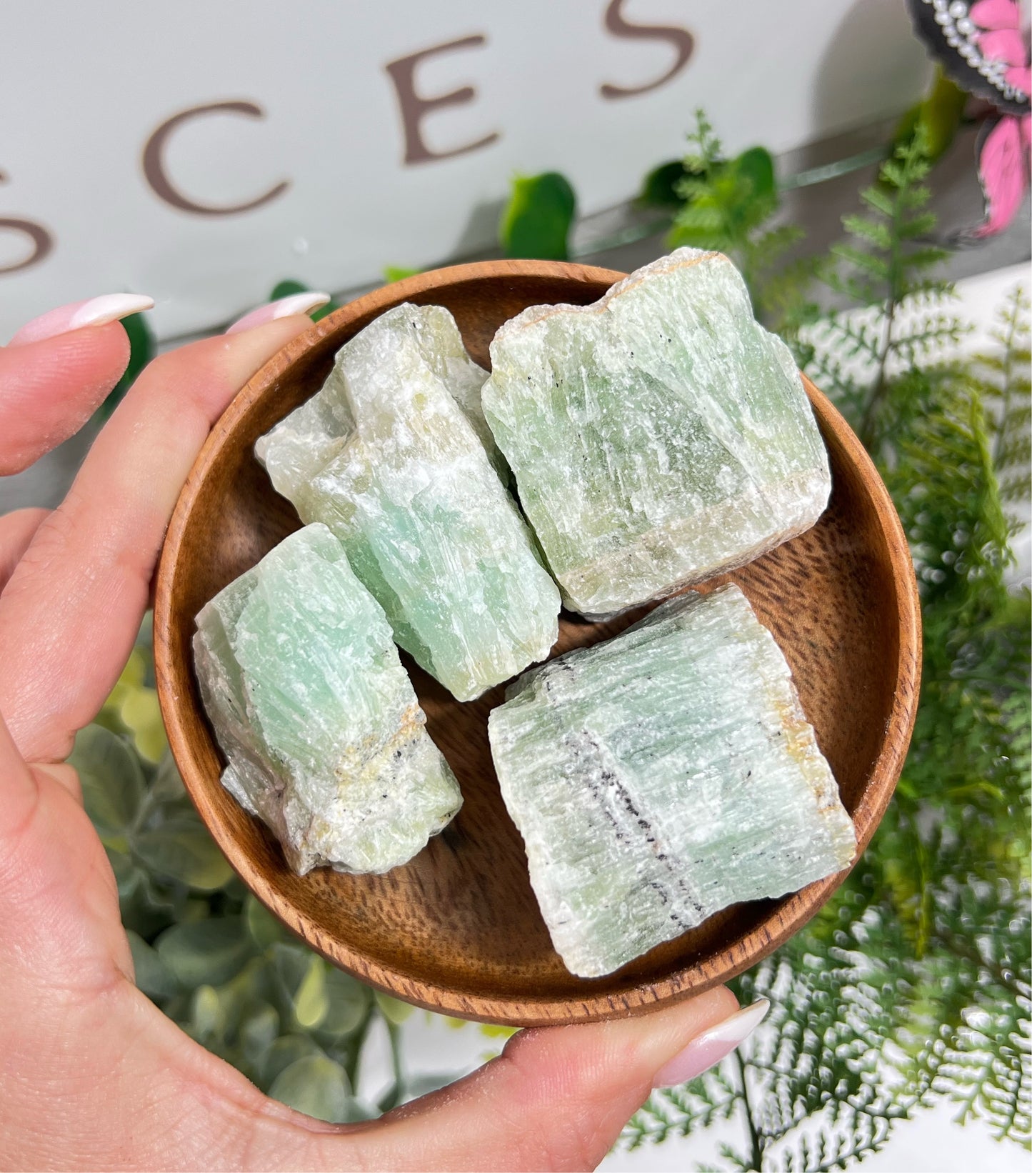 Raw green calcite