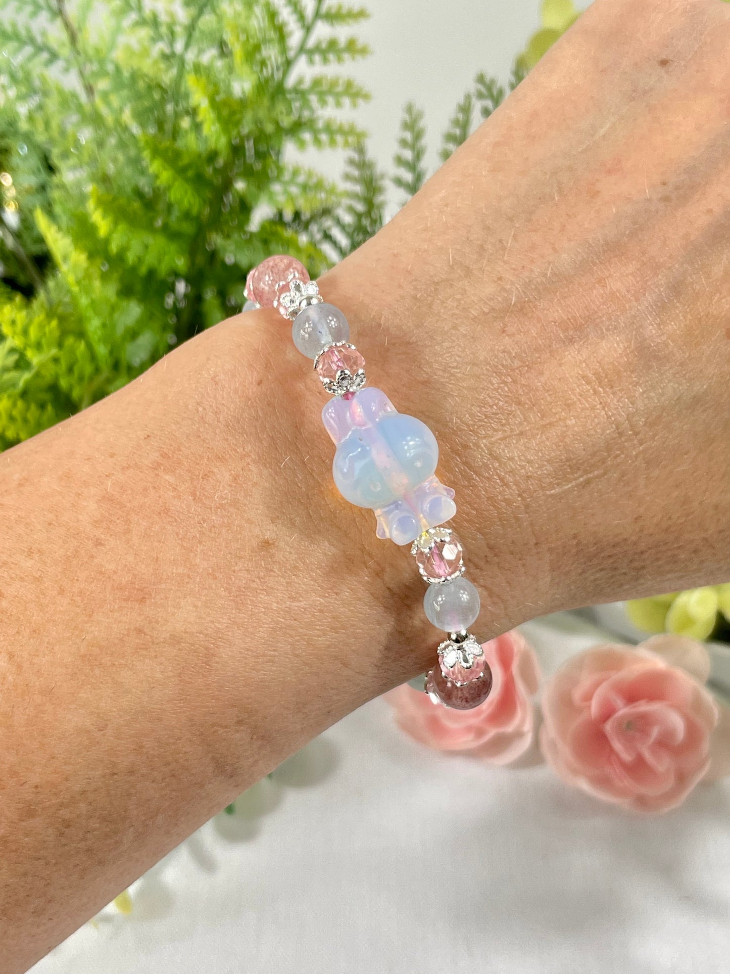 Strawberry quartz and aquamarine design bracelet with character charm (elastic)